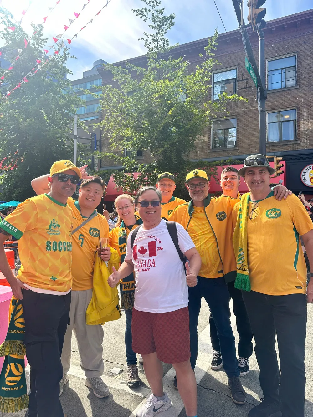 Tác giả và các CĐV Australia