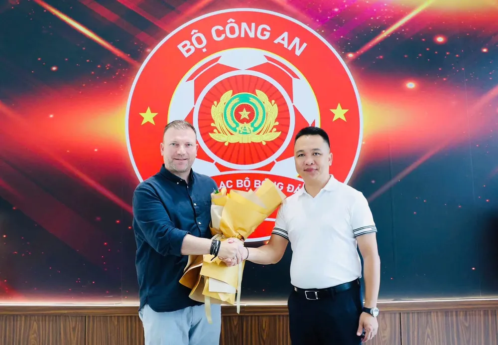 HLV Arthur và Giám đốc điều hành CLB CATPHCM Phạm Minh Anh (Ảnh: Truyền thông CLB)