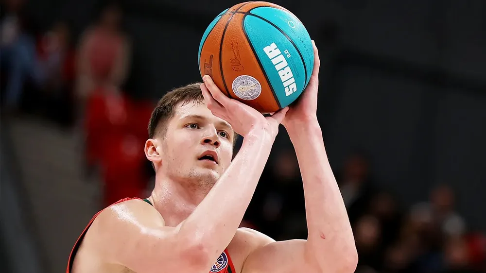 Elatontsev trong màu áo Lokomotiv (Ảnh: RIA Novosti)