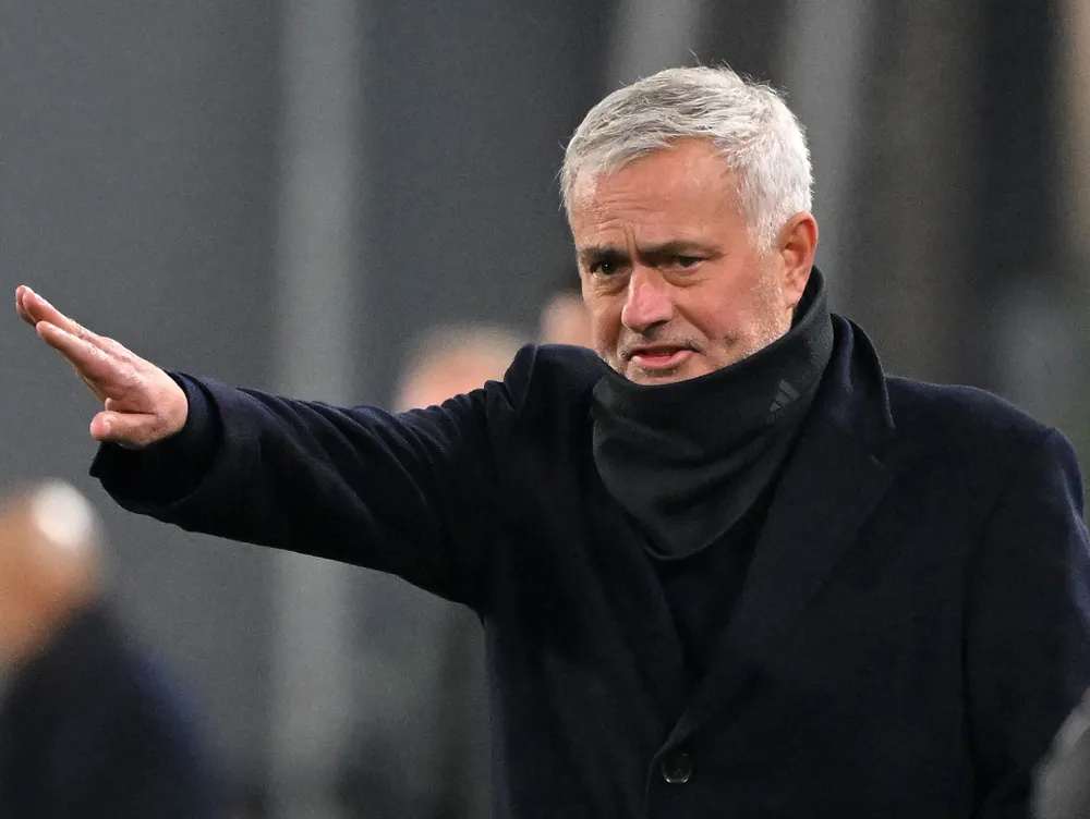 Mourinho khi còn dẫn dắt Benfica ở Champions League đầu năm nay (Ảnh: THX)