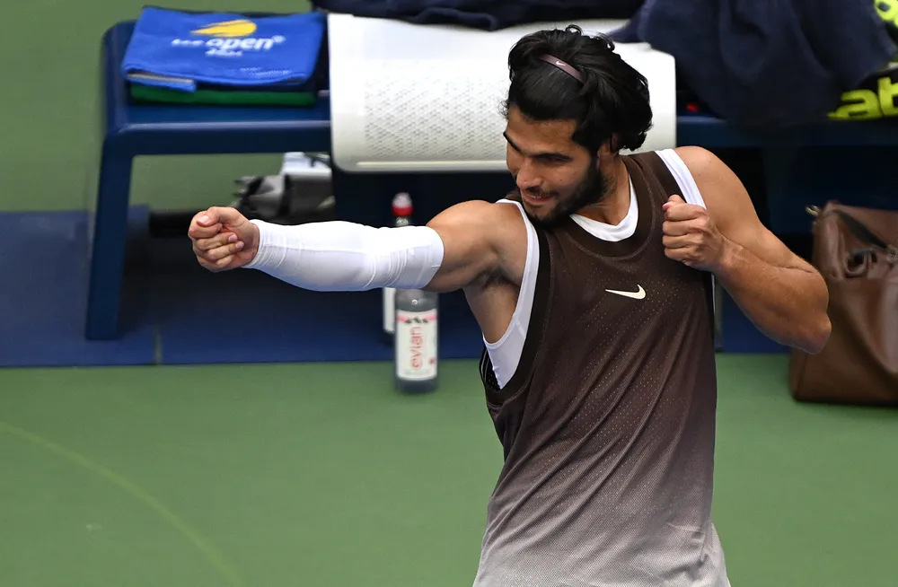Alcaraz giành vé vào vòng 16 của US Open 2026 (Ảnh: THX)
