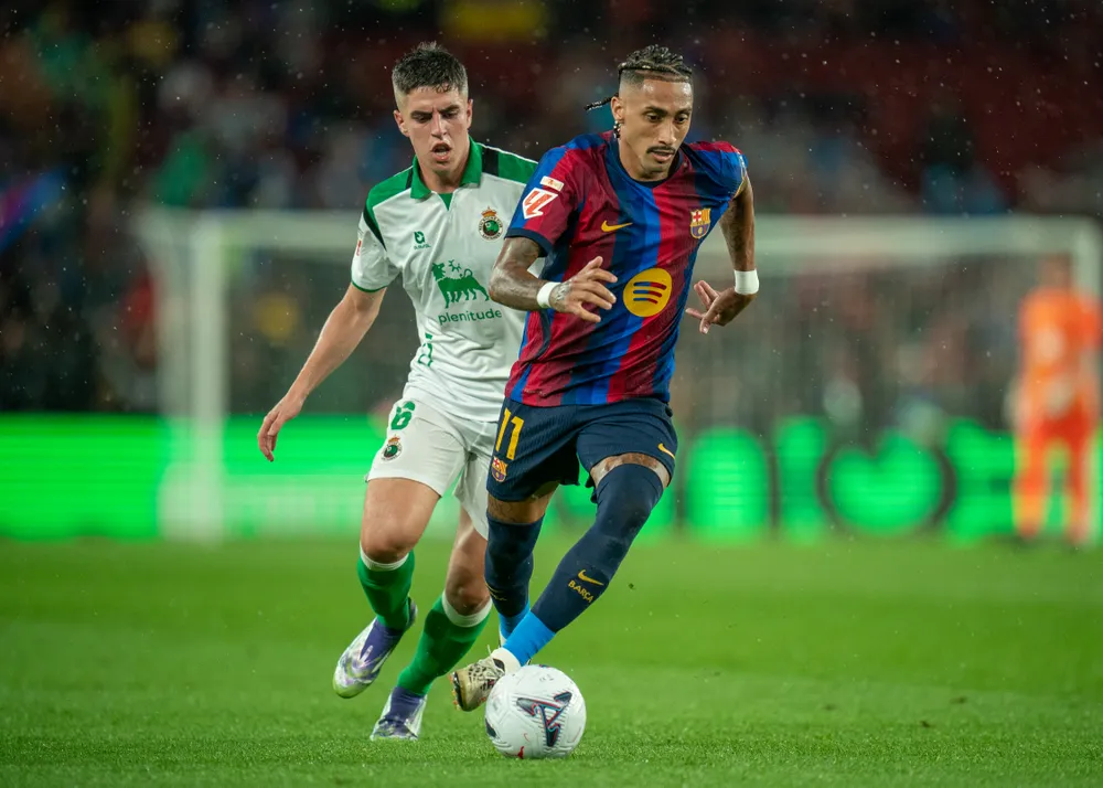 Raphinha vừa lập hat-trick cho Barcelona (Ảnh: THX)