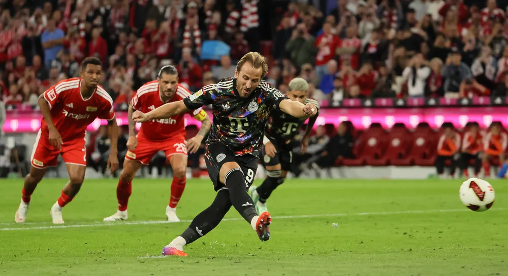 Bayern Kane đạt cột mốc 100 bàn.JPG
