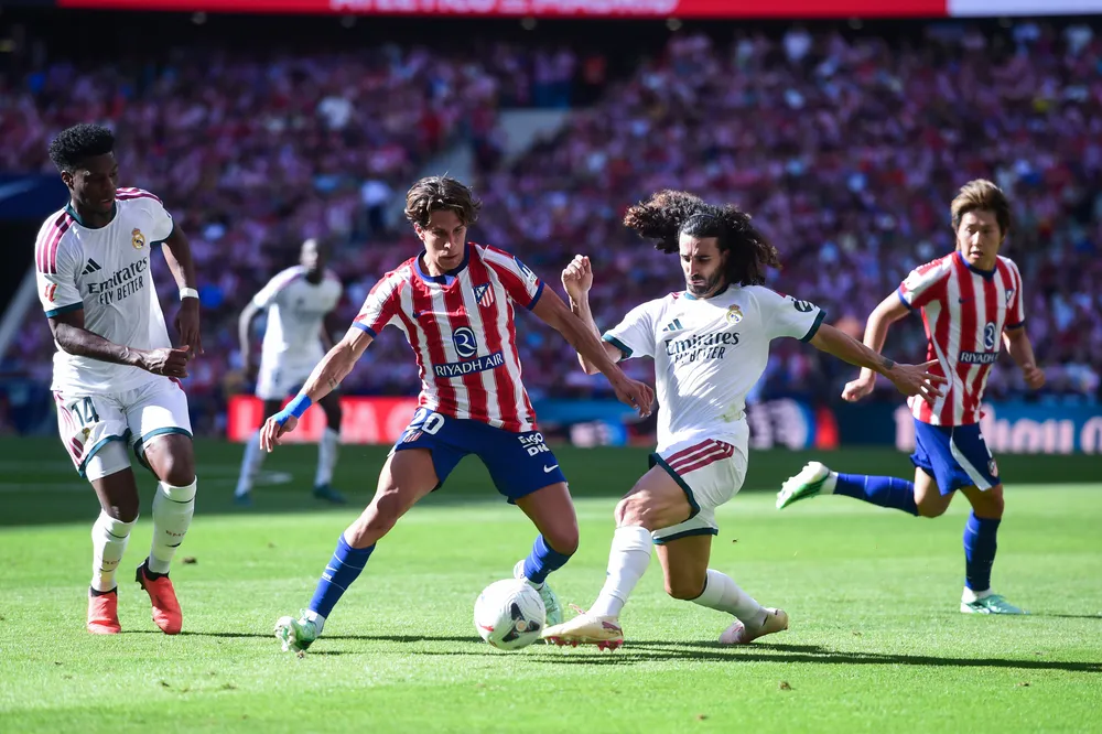 Cucurella trong trận Real thua Atletico (Ảnh: THX)