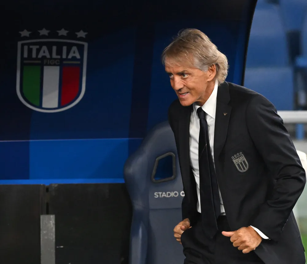 Roberto Mancini trong trận thua Bỉ 0-2 (Ảnh: THX)