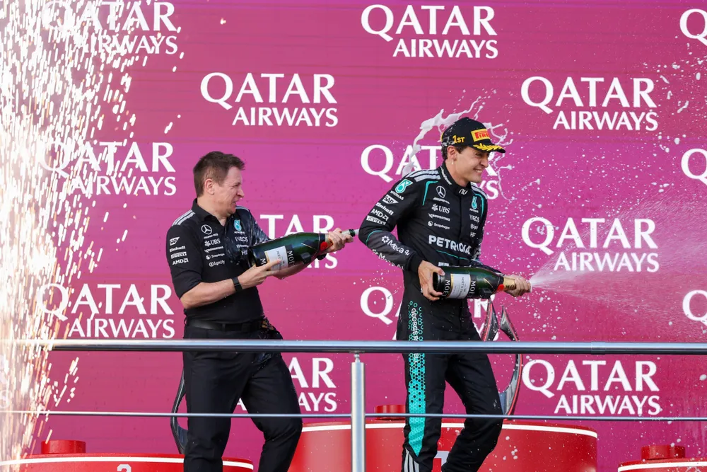 F1 Russell ăn mừng sau chiến thắng AGP.JPG