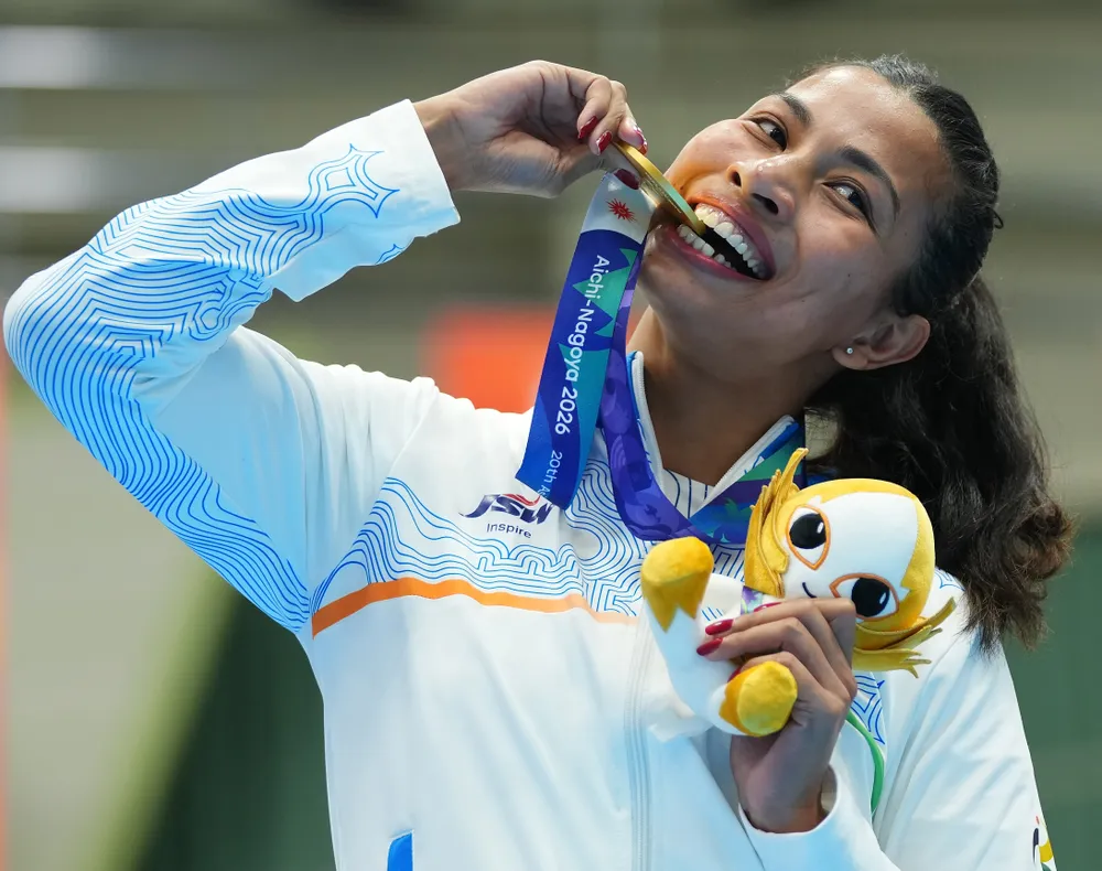 Lovlina Borgohain và động thái cắn tấm HCV ASIAD để ăn mừng (Ảnh: THX)