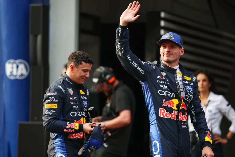 Verstappen giành chiến thắng chặng đầu tiên trong mùa (Ảnh: THX)