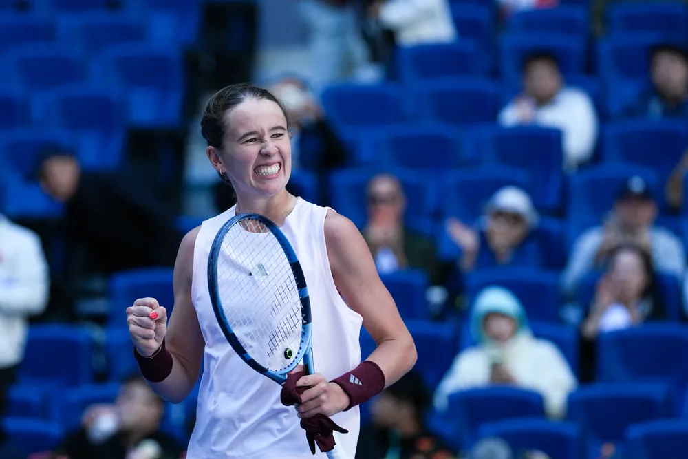 WTA Bartunkova loại Sabalenka ở China Open.JPG