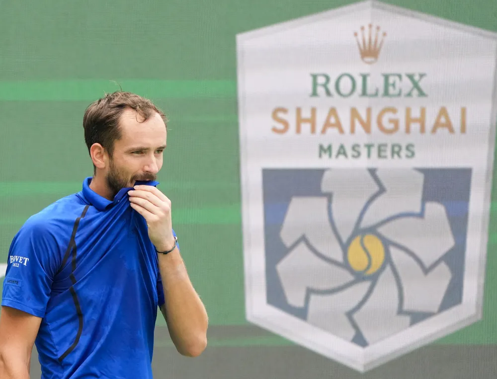 Medvedev giành vé vào vòng 3 Shanghai Masters (Ảnh: THX)