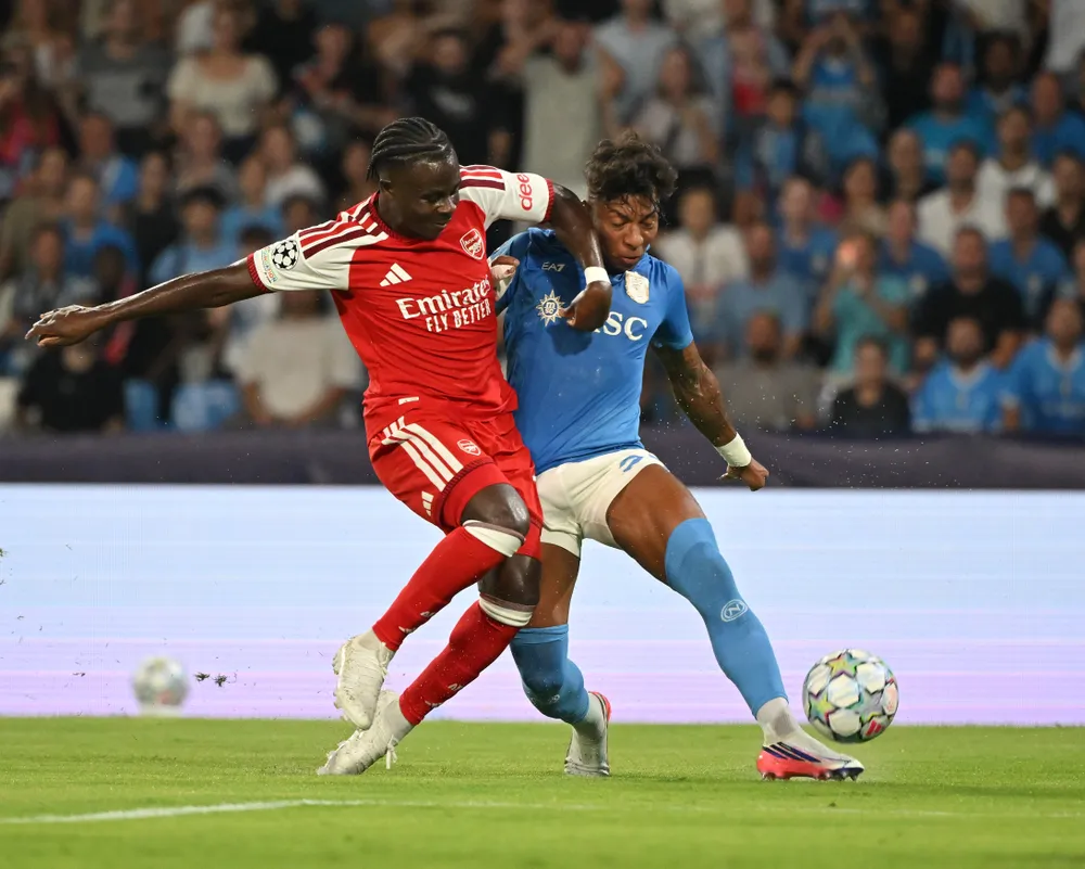 Saka trong trận đấu với Napoli hồi đầu mùa (Ảnh: THX)