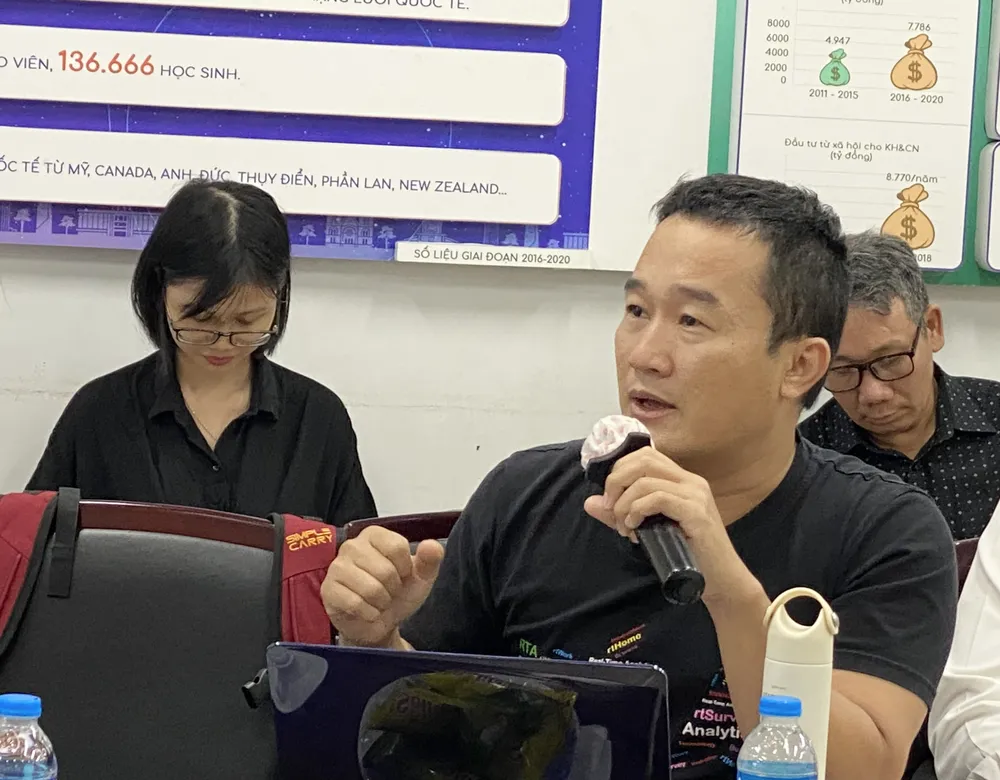 Ông Lê Thành Trung, đại diện Công ty Drone Hera đưa ra nhận xét, góp ý cho dự thảo