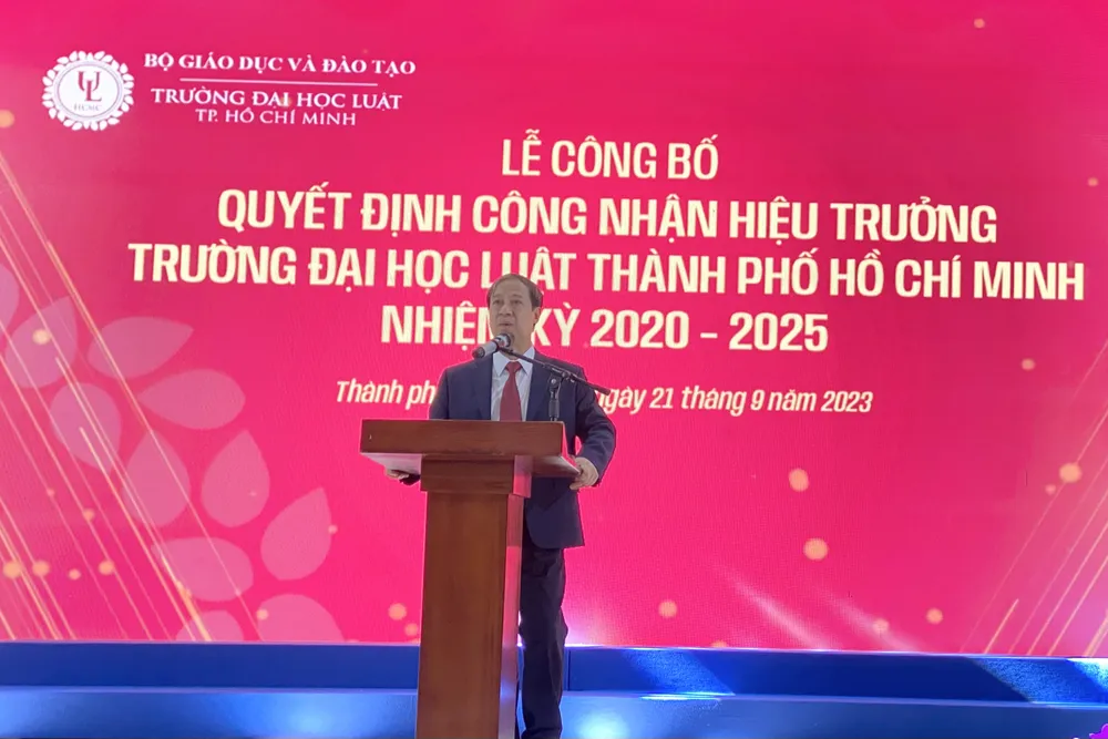 Bộ trưởng Bộ GD-ĐT Nguyễn Kim Sơn kỳ vọng tập thể lãnh đạo nhà trường đoàn kết, thống nhất, một lòng