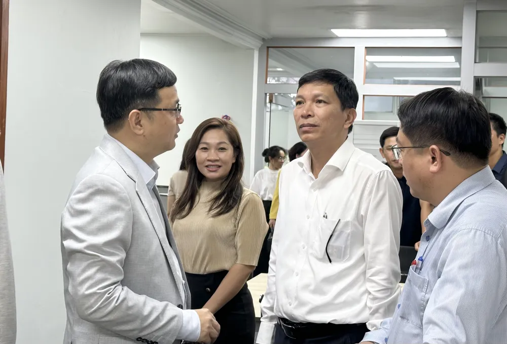 Đại diện Sở KH-CN TPHCM tham quan Trung tâm đào tạo HCA