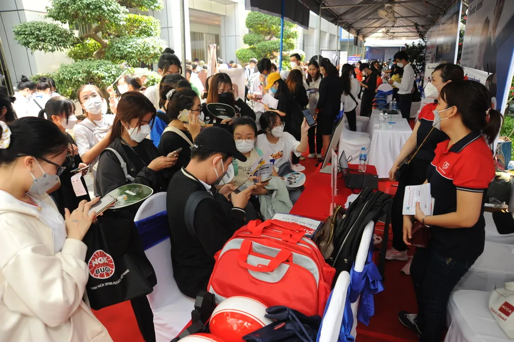 Kết nối sinh viên với doanh nghiệp trong ngày hội “Tuyển dụng, việc làm năm 2022” ảnh 1
