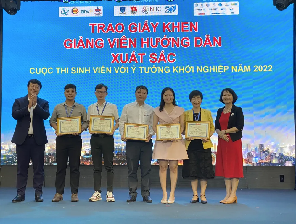 Trao giải cuộc thi Sinh viên với ý tưởng khởi nghiệp năm 2022 ảnh 4