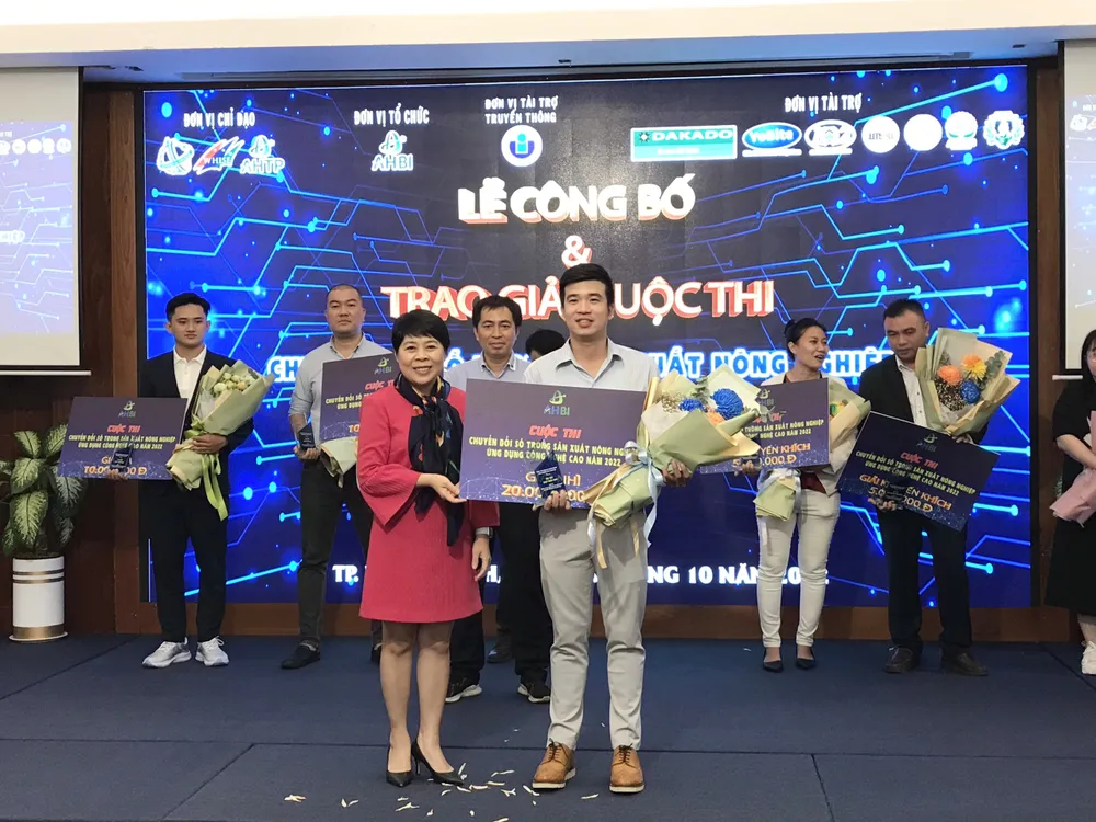 Trao giải cuộc thi Chuyển đổi số trong sản xuất nông nghiệp ứng dụng công nghệ cao ảnh 2