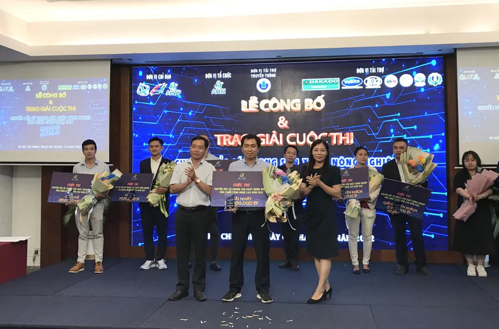 Trao giải cuộc thi Chuyển đổi số trong sản xuất nông nghiệp ứng dụng công nghệ cao ảnh 1