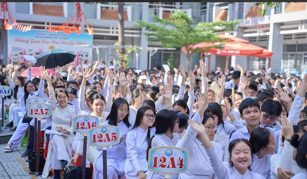 Chương trình Bí mật Tuổi chúng mình tổ chức tại Trường THPT Bà Điểm năm 2025 Ảnh VŨ.jpg