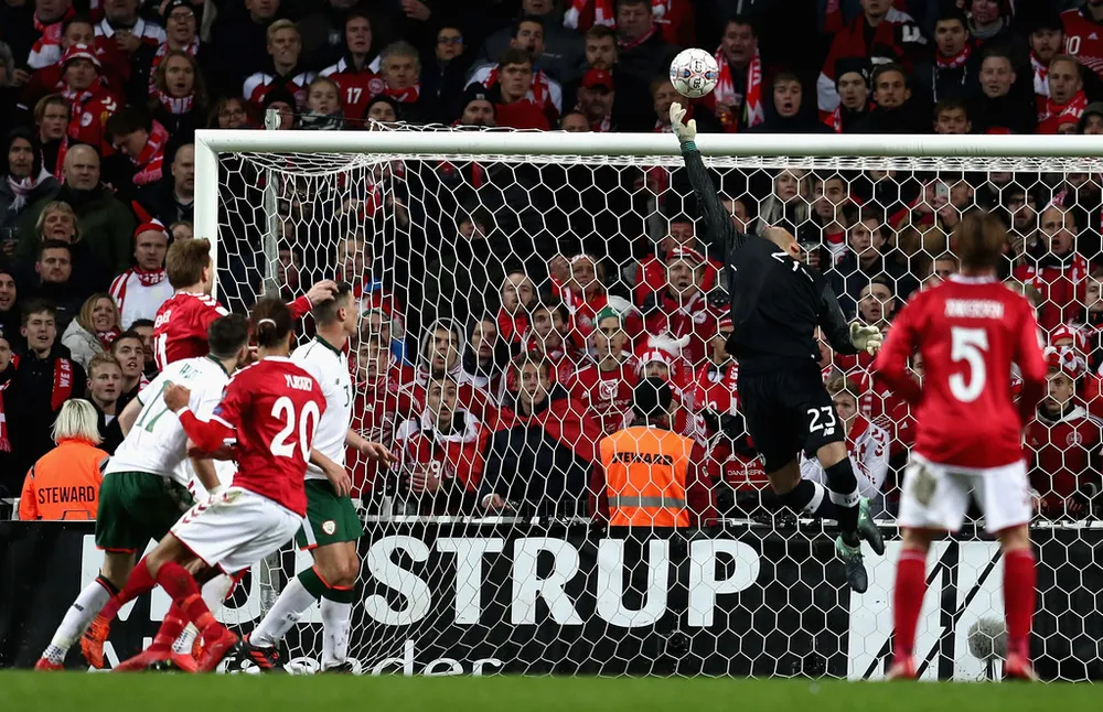 Play-off World Cup 2018: Người hùng Randolph giúp Ailen cầm chân Đan Mạch ảnh 1