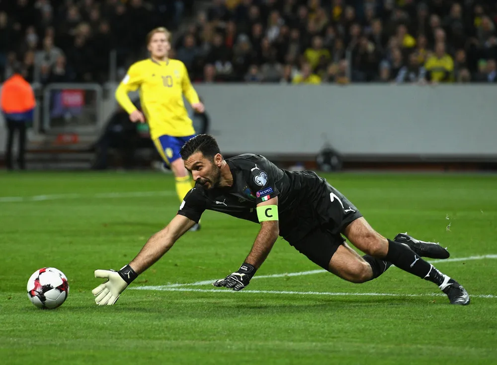 Gigi Buffon có thể rút lại tuyên bố giải nghệ để cùng Italia đến World Cup 2018. Ảnh: Getty Images