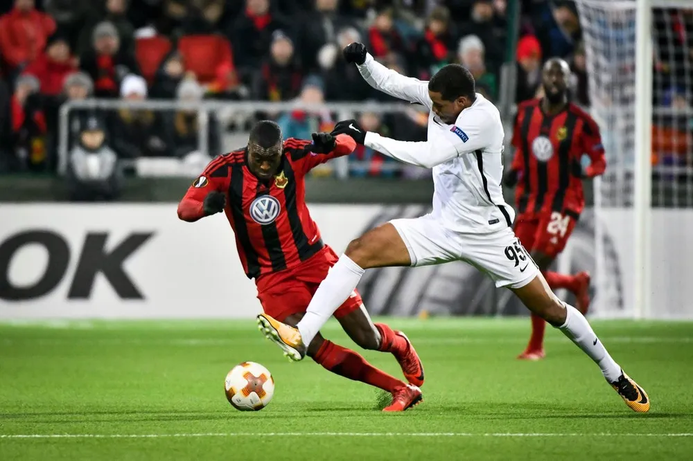 Europa League: Arsenal thua, Milan chạm đích ảnh 2