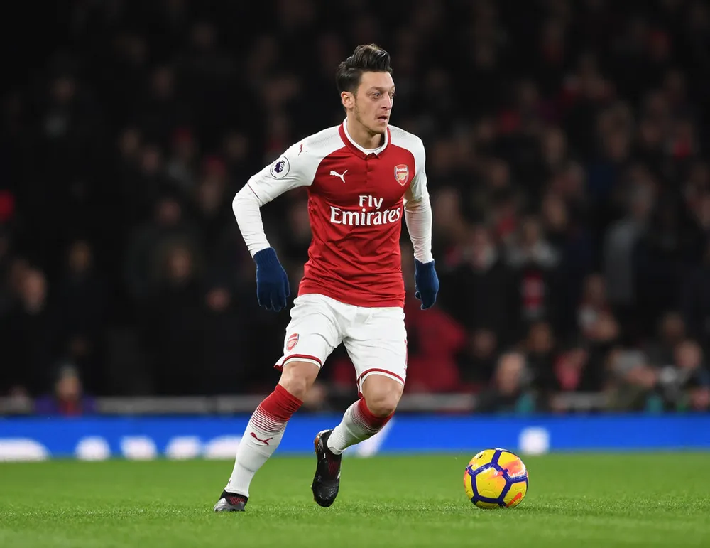 Juventus tranh giành sao Arsenal với Manchester United ảnh 1