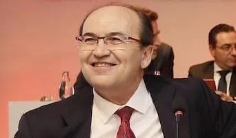 Fan Sevilla nổi loạn gây sức ép lên tân HLV Montella ảnh 1