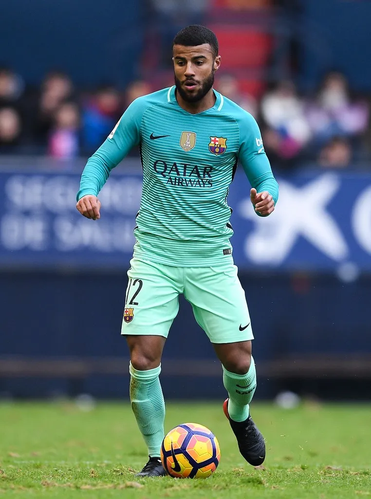 Barca sẵn lòng tiễn Rafinha sang Inter ảnh 1