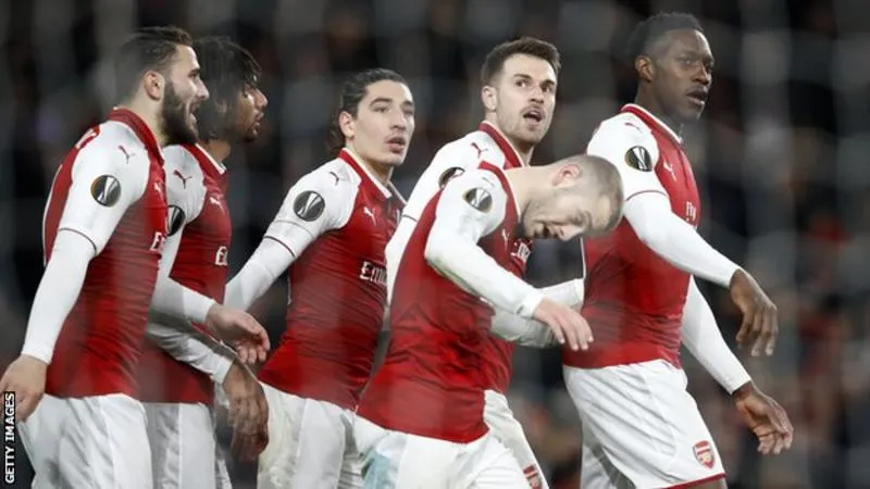 Arsenal rộng đường vào bán kết.