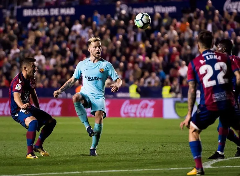 Barca tiếc chuỗi bất bại nhưng hài lòng với mùa giải vĩ đại ảnh 1