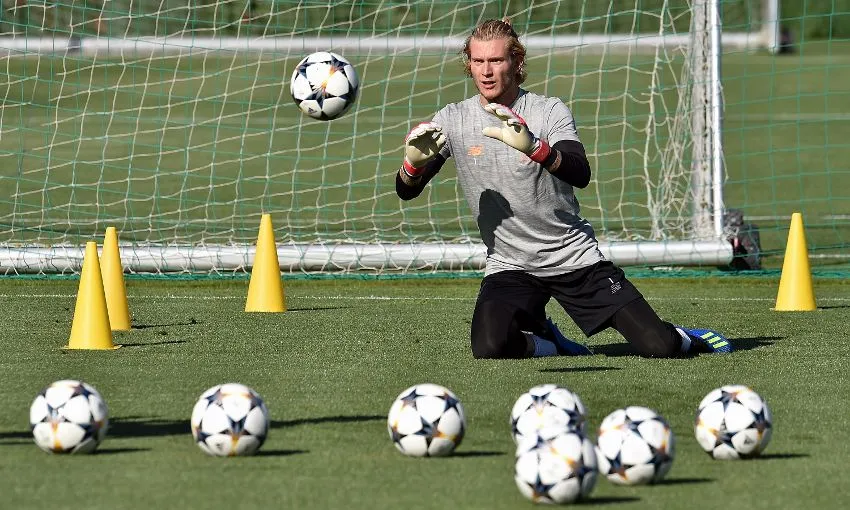 Thủ thành Karius trên sân tập Marbella