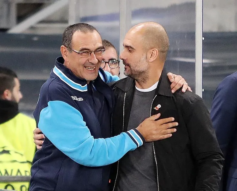 Pep Guardiola rất ái mộ Sarri (trái, Napoli)