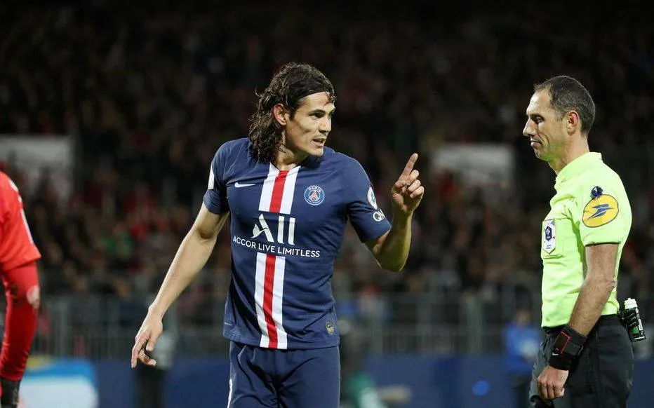 Leonardo làm khó Edinson Cavani