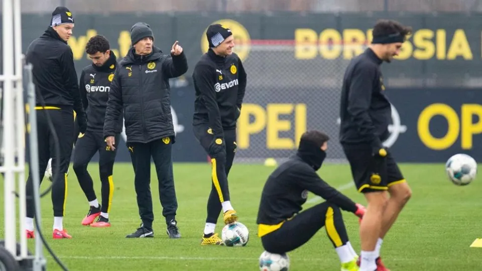 Sự thận trọng của Lucien Favre