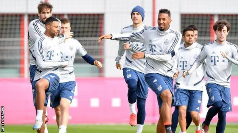 Cầu thủ tự cắt lương và nghĩa cử đẹp ở Bundesliga 