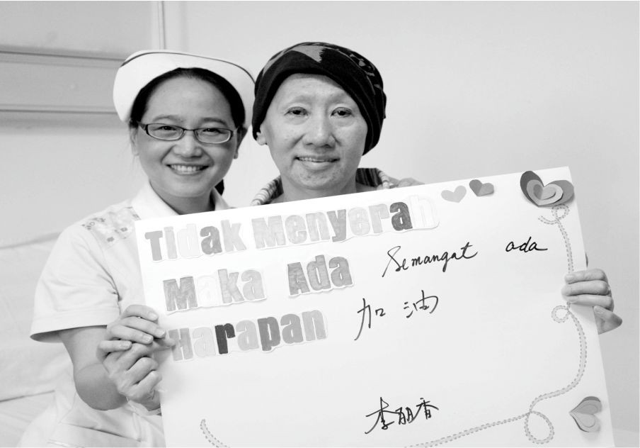 李麗香和聖丹福廣州現代腫瘤醫院醫護人員。