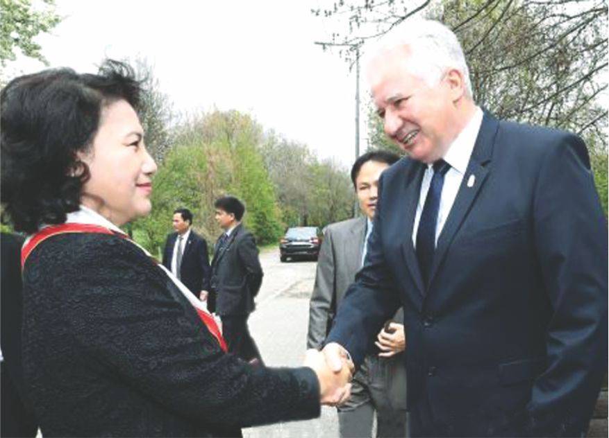 匈牙利國會副主席伊什特萬‧雅各布 歡迎國會主席阮氏金銀。