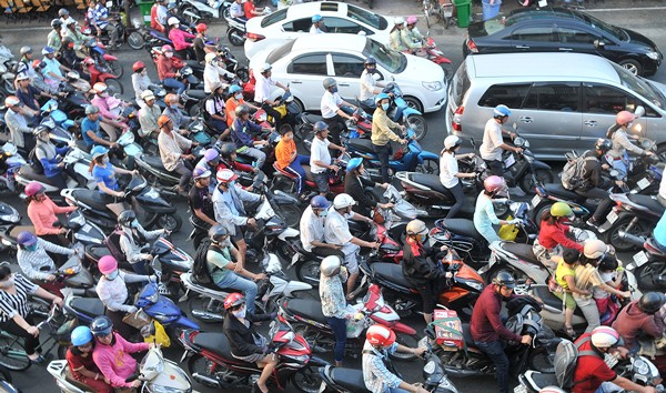 陳興道-阮知方街四岔路口經常出現車流擁堵情況。