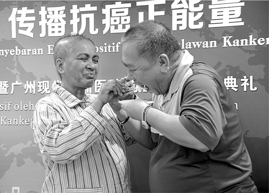 娜妮達與丈夫在院慶祝30年結婚紀念日。