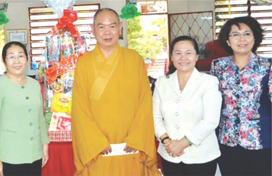 市領導向組織個人祝賀佛誕大典