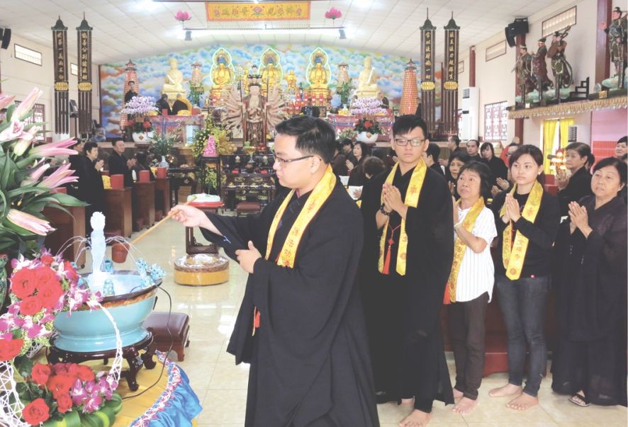 市領導向組織個人祝賀佛誕大典 ảnh 1