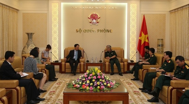 國防部副部長阮志詠在國防部辦公室接見中國駐越南大使洪小勇。（圖源：越南共產黨電子報）