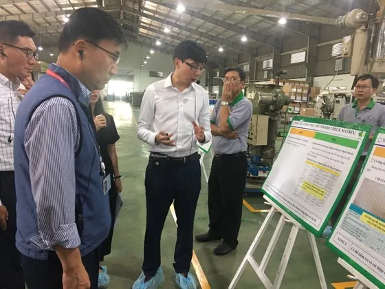 Đoàn chuyên gia của Tập đoàn Samsung tìm kiếm cơ hội thu mua sản phẩm công nghiệp hỗ trợ của doanh nghiệp Việt Nam