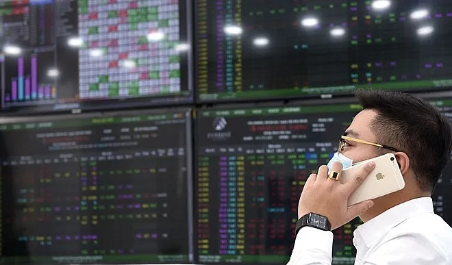 Cổ phiếu ngân hàng thay vai trò 'đầu kéo' của nhóm Vingroup 