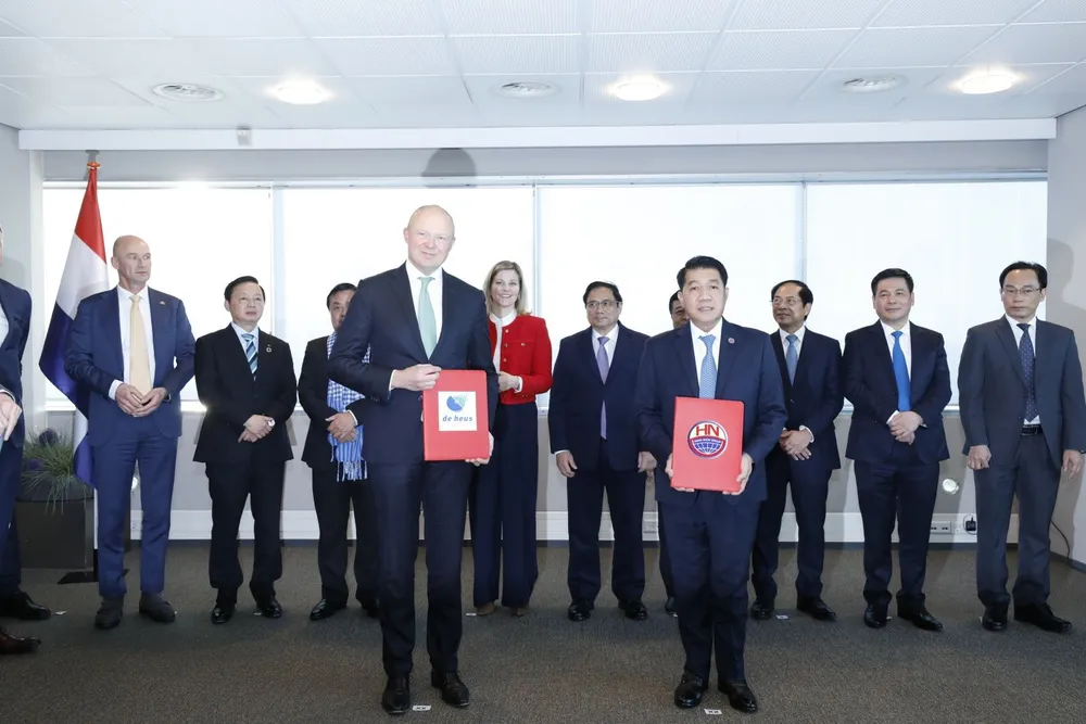 Thủ tướng Phạm Minh Chính chứng kiến lễ ký kết MoU giữa De Heus và Hùng Nhơn