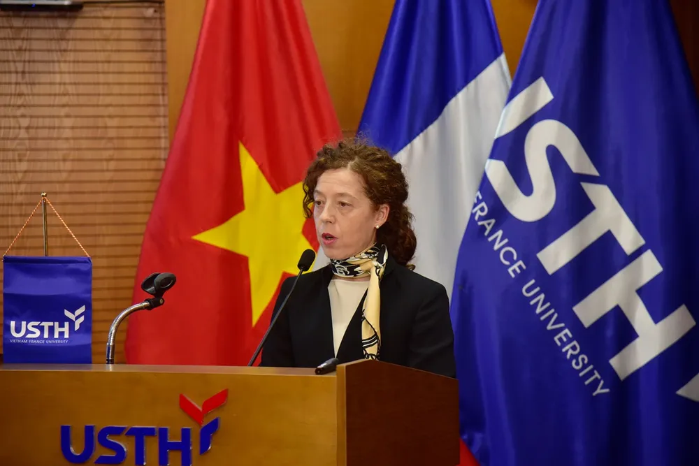 Bà Alessandra Erre, Giám đốc Hợp tác Quốc tế của Airbus.jpg