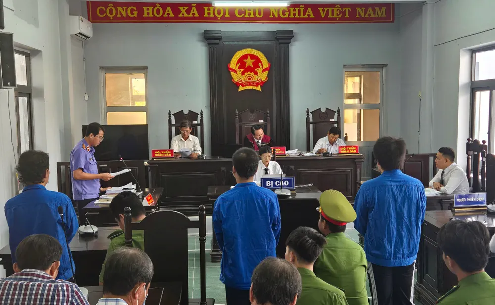 Phiên xét xử sở thẩm 3 bị cáo vụ cấp trùng lên đất HTX tại thị xã Vĩnh Châu..jpg