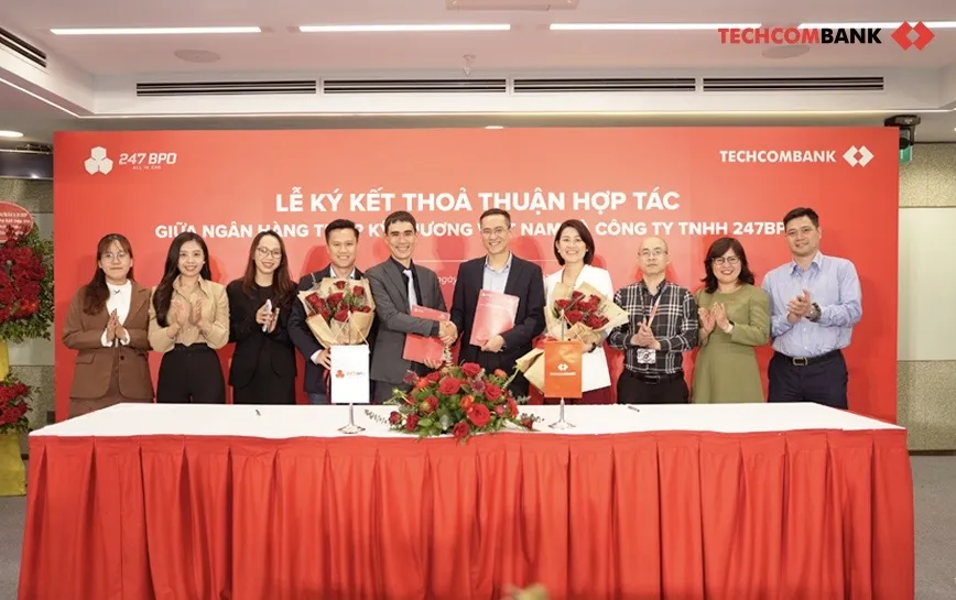 Lễ ký kết giữa Techcombank và 247BPO.JFIF