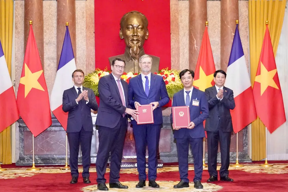 Pháp hỗ trợ xây dựng vệ tinh quan sát trái đất thế hệ mới